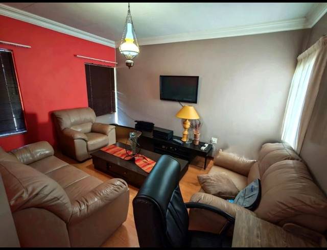 3 BEDROOM HOUSE FOR SALE IN SINOVILLE